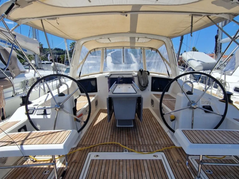 Noleggio barche Bénéteau Oceanis 41.1 a Gouviá su Samboat
