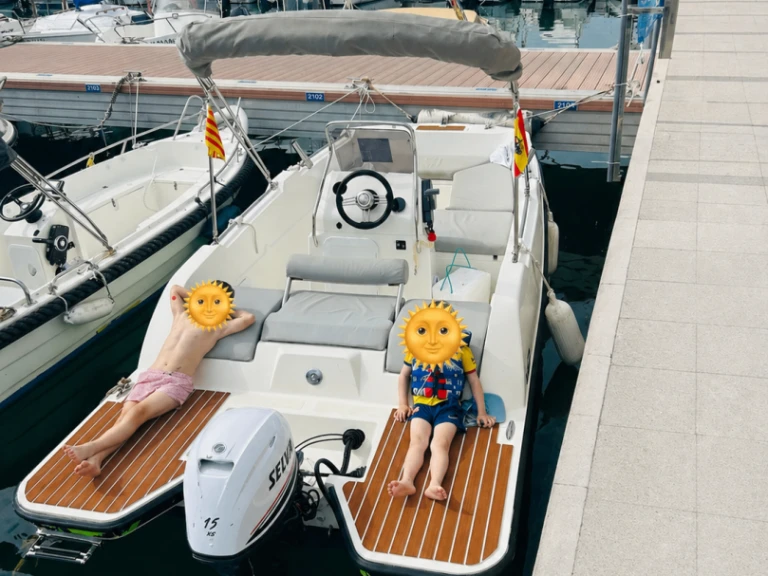Noleggiare una V2 BOATS 5.0 SPORT a Torredembarra