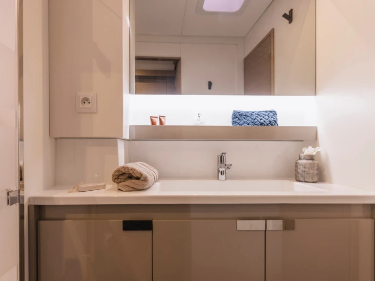 Noleggiare una Fountaine Pajot Aura 51 a Sant Antoni de Portmany