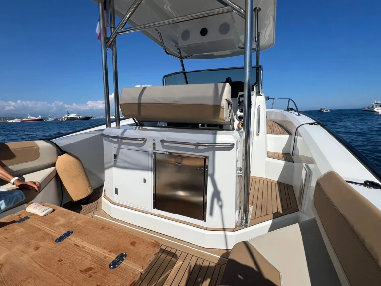 Barca a motore a noleggio a Golfe-Juan al miglior prezzo