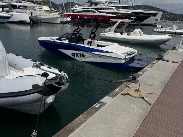 Noleggio a Port des Marines de Cogolin – Axis T220 su SamBoat