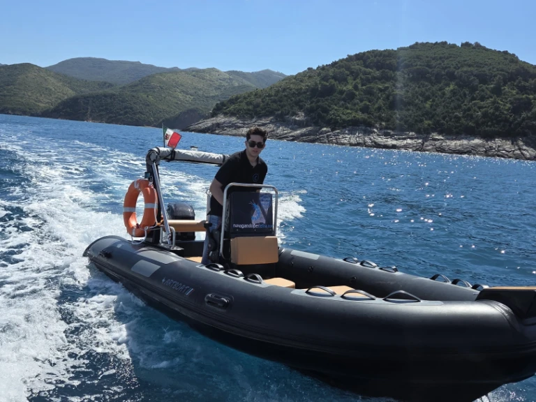 Noleggiare una artboat RIB 500 a Portoferraio Port