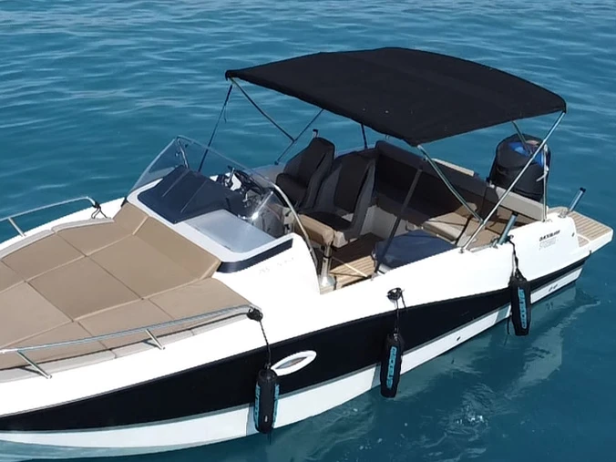 Quicksilver Activ 755 Open da affittare a  Antibes