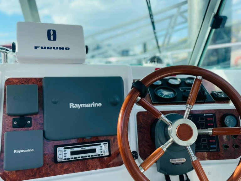 Noleggiare una Jeanneau Merry Fisher 695 a Gives