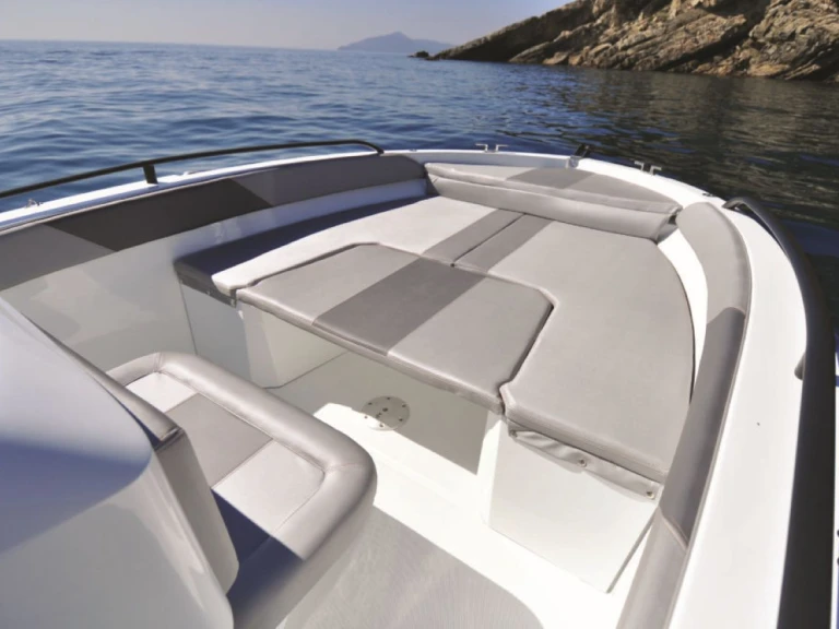 Noleggiare una BMA BMA X199 a Bonifacio Port