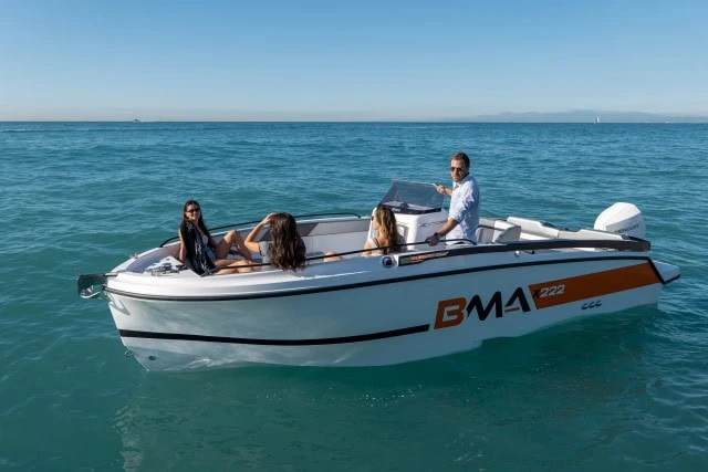 Noleggiare una BMA BMA X199 a Bonifacio Port