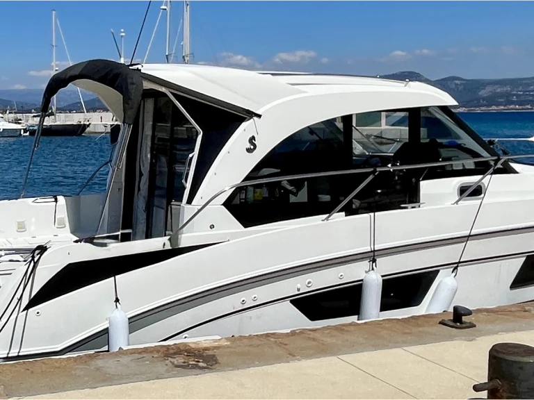 Noleggio Barca a motore Bénéteau con patente nautica