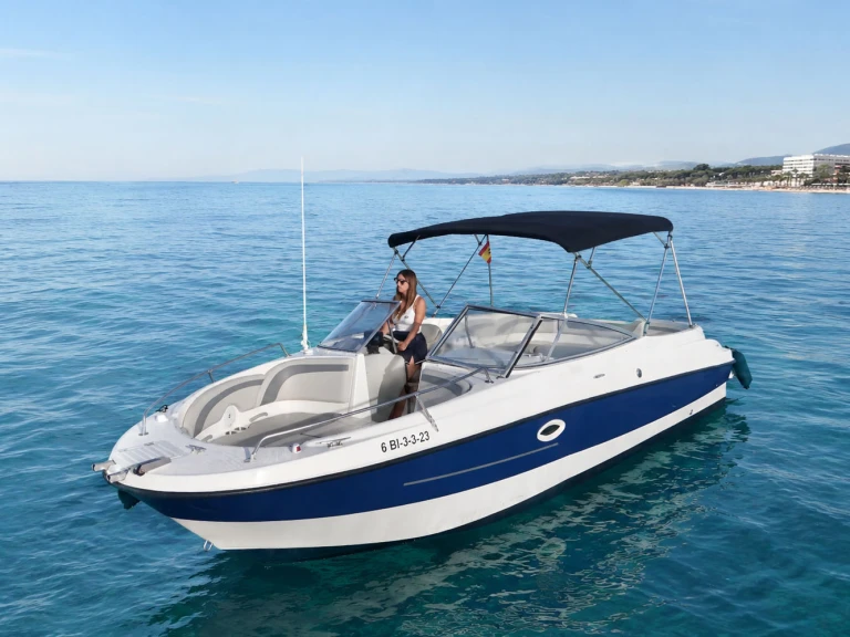 Noleggio Barca a motore Bayliner con patente nautica