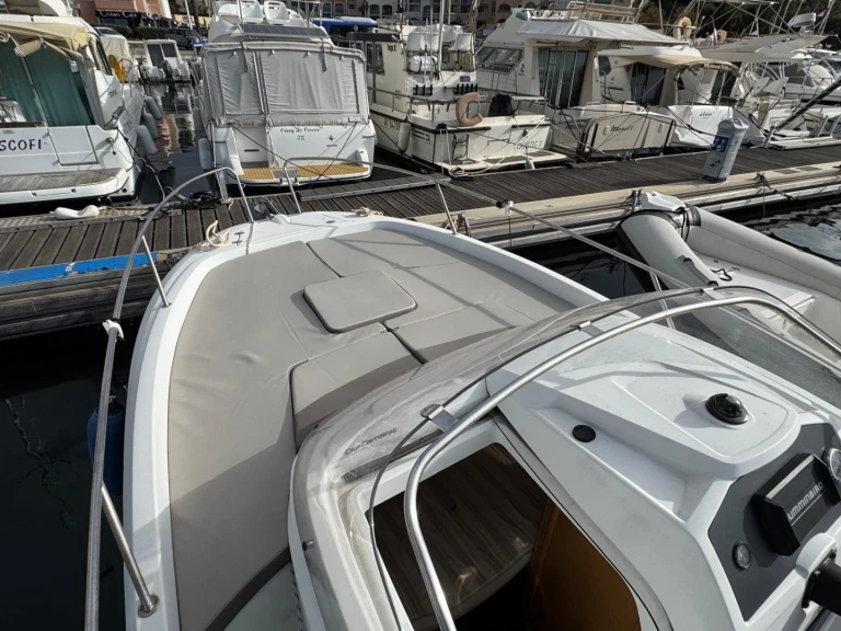 Noleggiare una Jeanneau Cap Camarat 7.5 WA Serie 2 a Empuriabrava