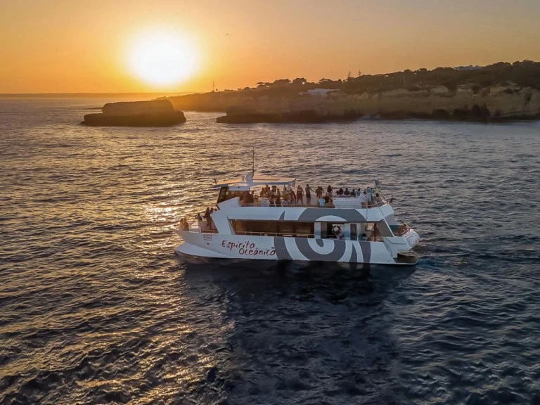 Noleggiare una Catamaran Custom a Portimão