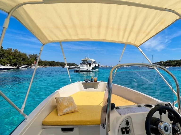 Barca a motore a noleggio a Golfe-Juan al miglior prezzo