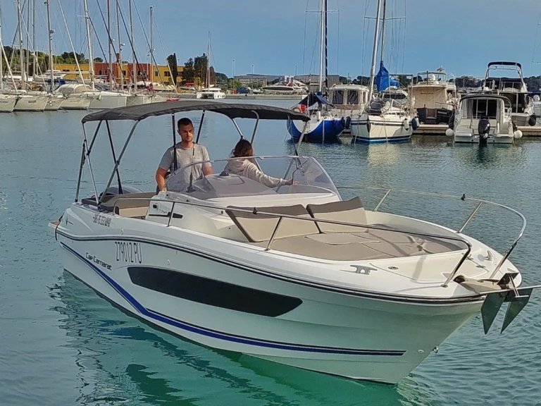 Noleggio Barca a motore a Pola – Jeanneau Cap Camarat 7.5 WA Serie 2