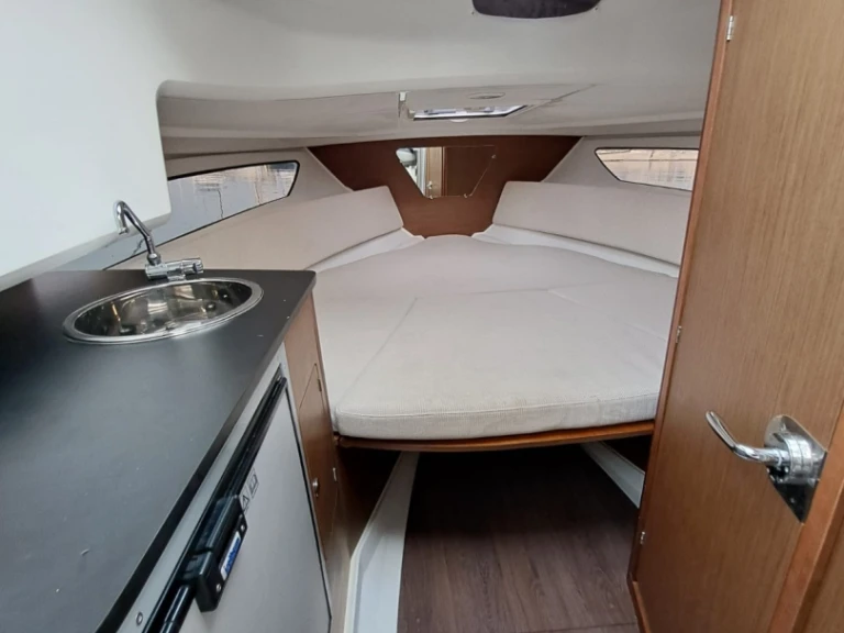 Noleggio Barca a motore Jeanneau con patente nautica