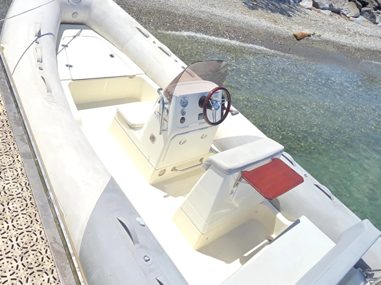 Noleggiare una Zodiac Medline 580 a Évian-les-Bains