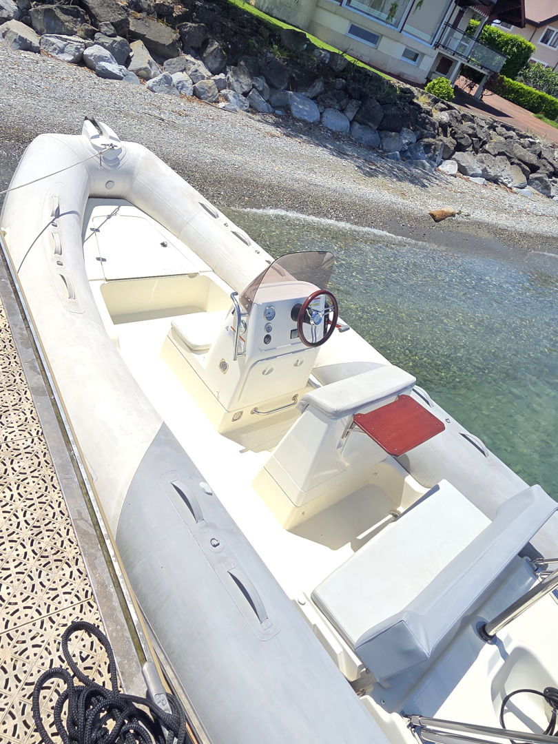 Noleggiare una Zodiac Medline 580 a Évian-les-Bains