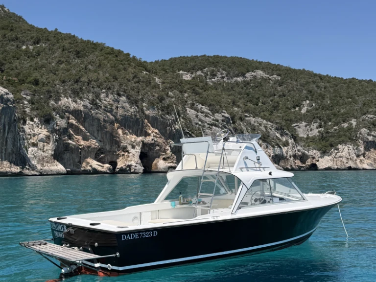 Noleggio Barca a motore con o senza skipper Bertram a Orosei
