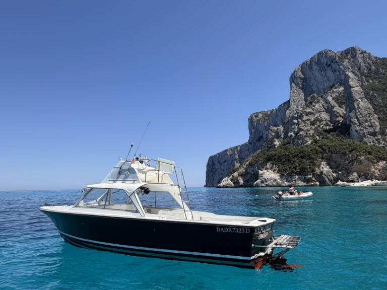 Noleggio Barca a motore Bertram con patente nautica