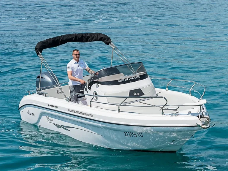  Shadow 22 da affittare a  Trogir