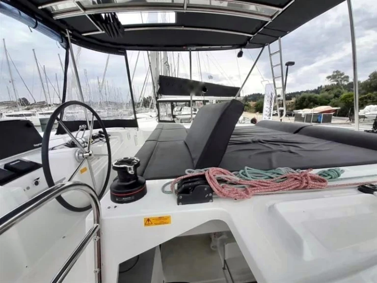 Noleggio Catamarano Lagoon con patente nautica