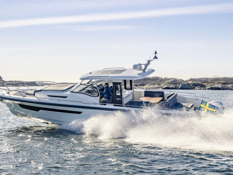Noleggiare una Nimbus T11 a Nizza