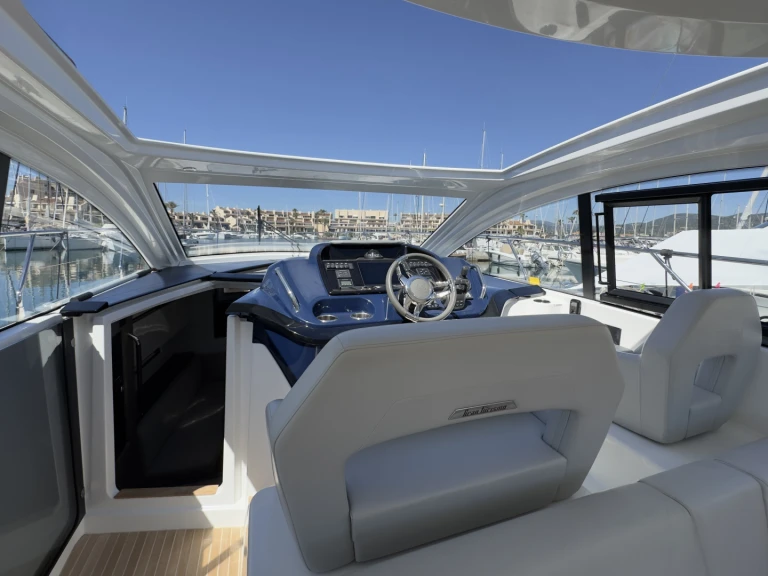 Noleggio Barca a motore a Port Cogolin – Bénéteau Gran Turismo 41