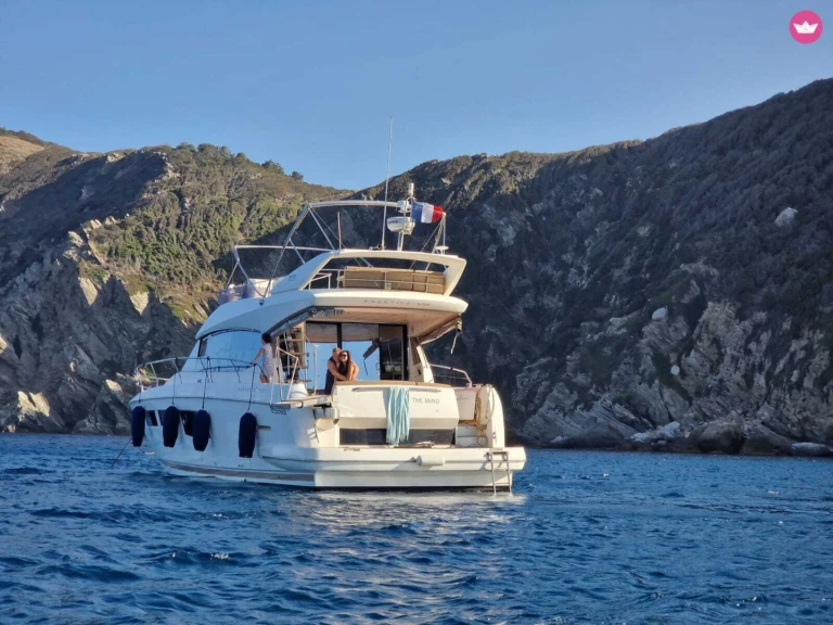 Noleggiare una Jeanneau Prestige 500 Fly a Vieux Port Golfe-Juan