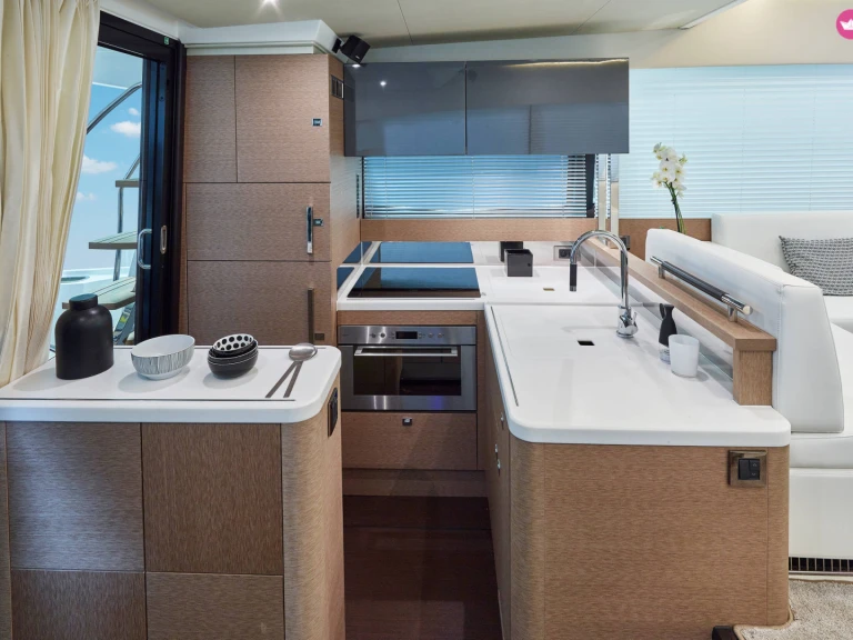 Noleggio Yacht di lusso a Vieux Port Golfe-Juan – Jeanneau Prestige 500 Fly