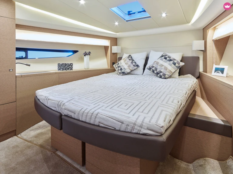 Noleggio Yacht di lusso Jeanneau con patente nautica
