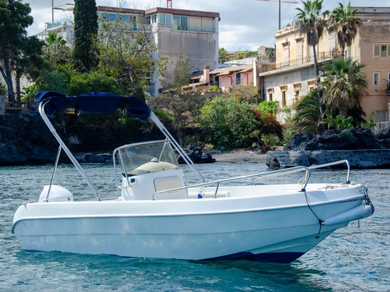 Noleggio barche Catania economico Charro 555