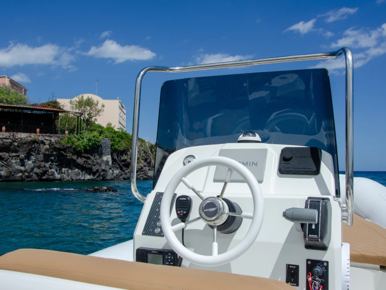 Noleggio Gommone Gem con patente nautica