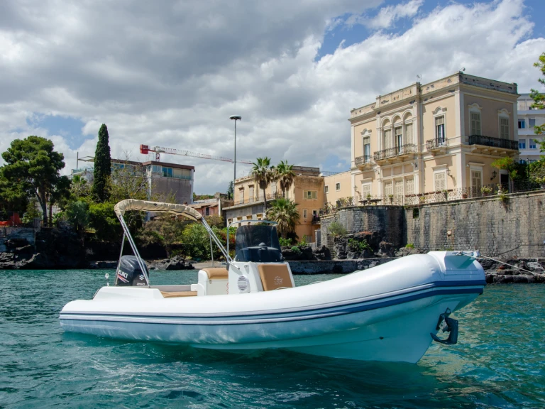 Gommone a noleggio a Catania al miglior prezzo