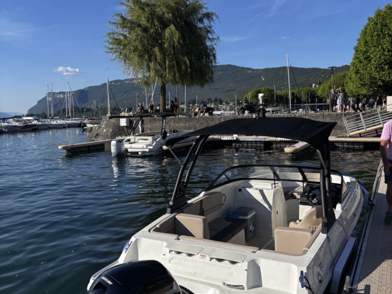 Bayliner VR4 da affittare a  Aix-les-Bains
