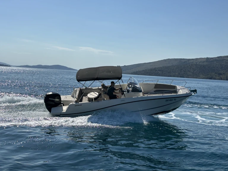 Quicksilver Activ 755 Open da affittare a  Trogir