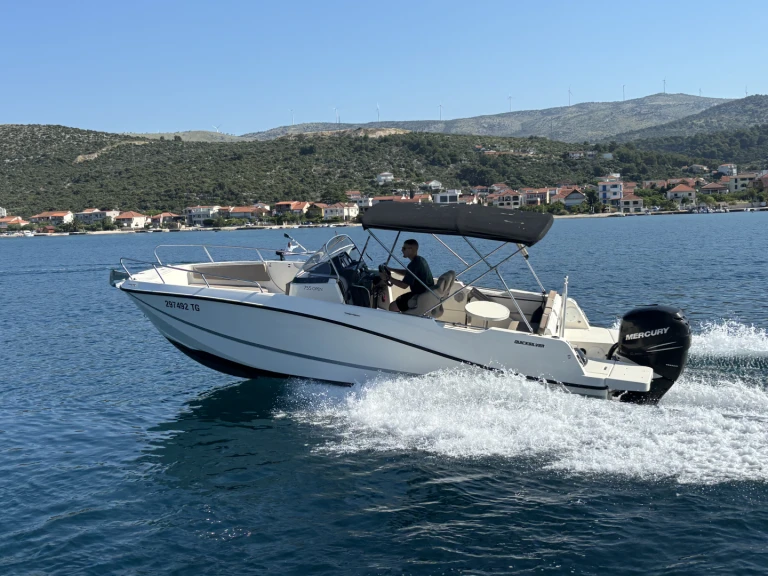 Noleggio barche Trogir economico Activ 755 Open