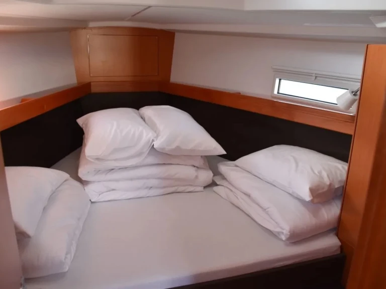 Noleggio Yacht di lusso a Zara – Bavaria Cruiser 37