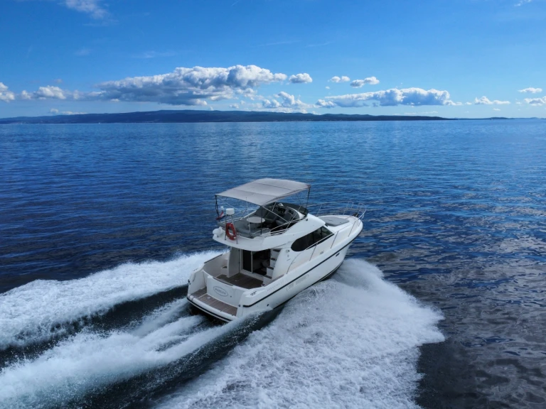 Noleggio Barca a motore a Porto di Spalato – Jeanneau Prestige 32 Fly