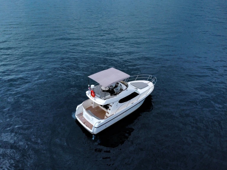 Noleggio barche Jeanneau Prestige 32 Fly a Porto di Spalato su Samboat