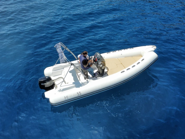 Noleggiare una Magnus 5,50 a Porto Rotondo