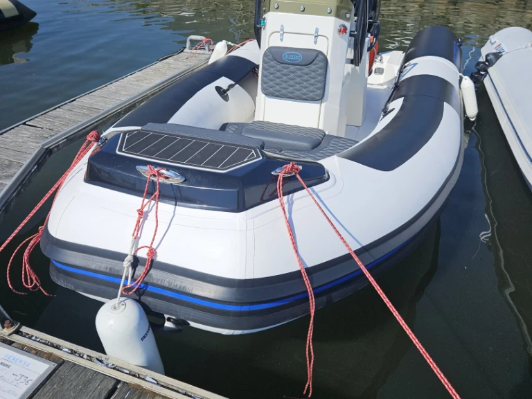 Noleggiare una 3D Tender TR54 a Pornichet