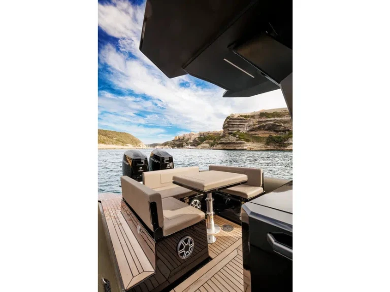 Noleggio Gommone a Grand Piquey – Sea Water Phantom 420
