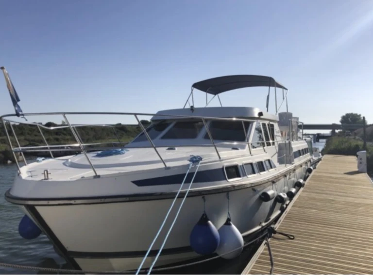 Noleggio Barca a motore Tarpon con patente nautica