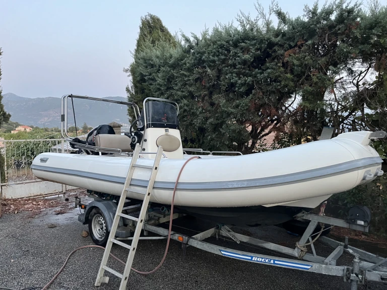 Zodiac Medline 540 da affittare a  Golfu di Lava