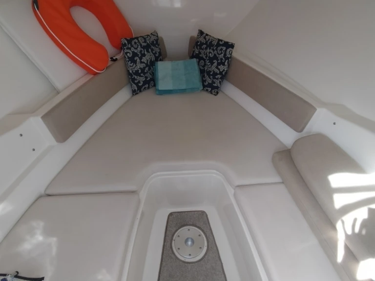 Noleggio Barca a motore a Mandelieu-la-Napoule – Bayliner Bayliner 742 Cuddy