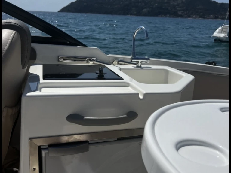 Noleggio Barca a motore a Mandelieu-la-Napoule – Bayliner VR6