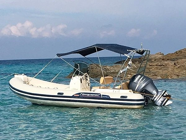 Noleggio Gommone Capelli con patente nautica