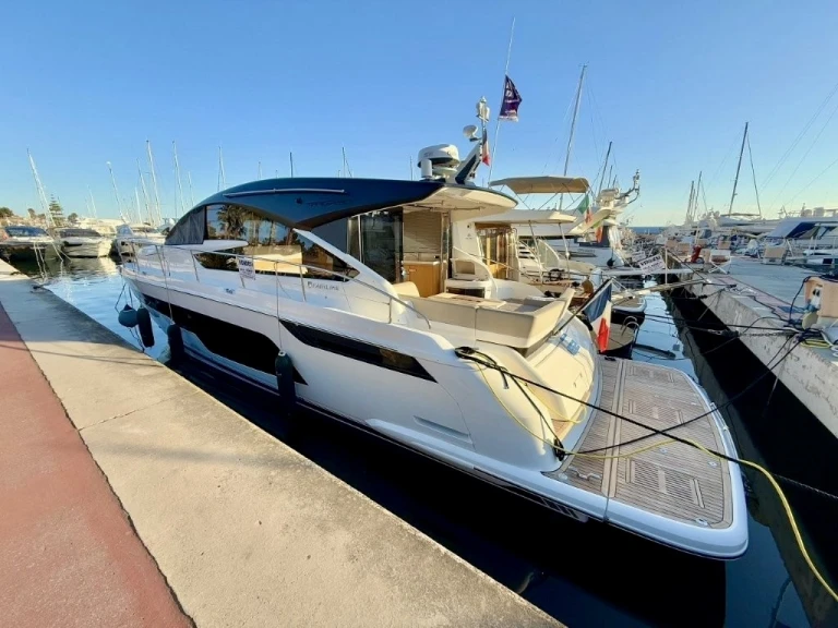 Noleggio Yacht di lusso con o senza skipper Fairline a Port Grimaud