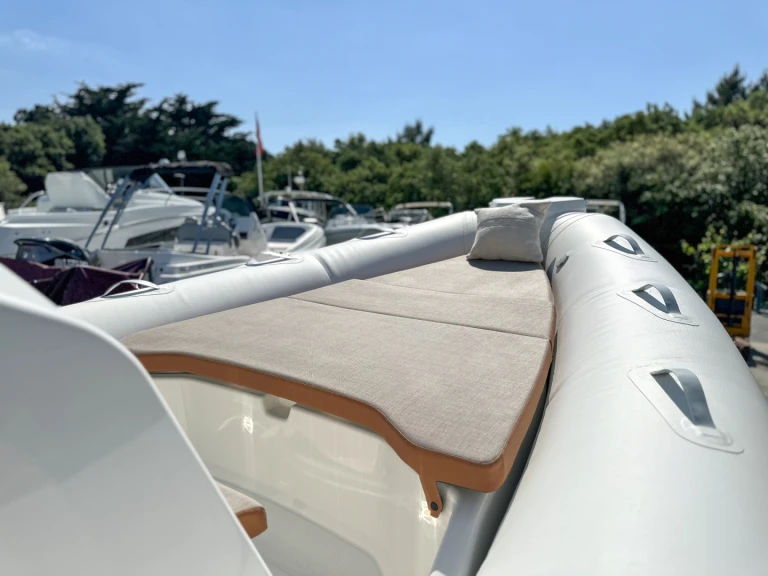 Noleggiare una Zodiac Medline 7.5 a La Flotte