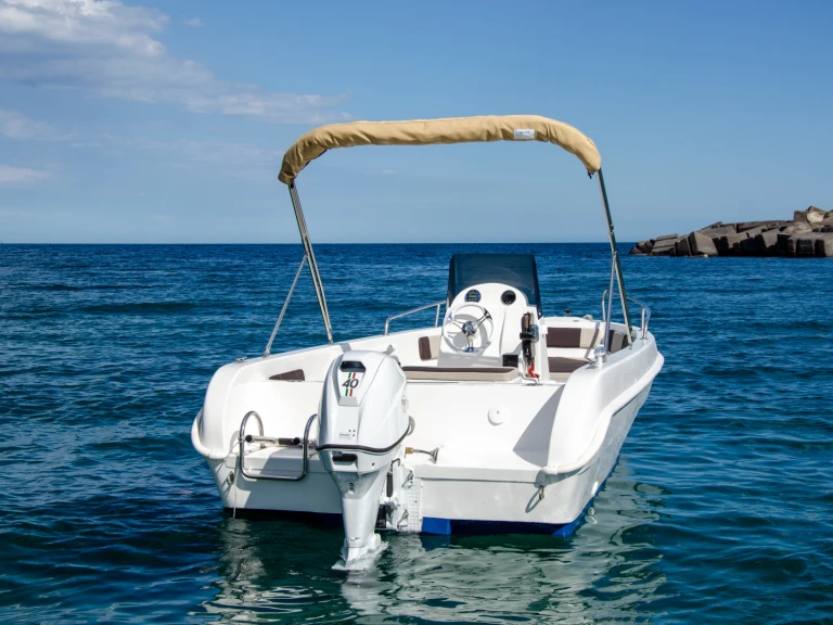 Noleggio Barca a motore cosiver con patente nautica