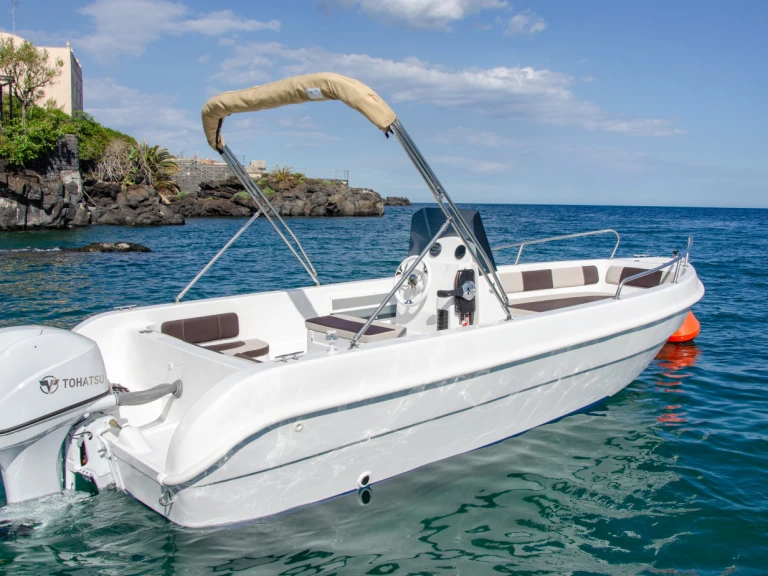 Noleggiare una cosiver Charro 555 a Catania