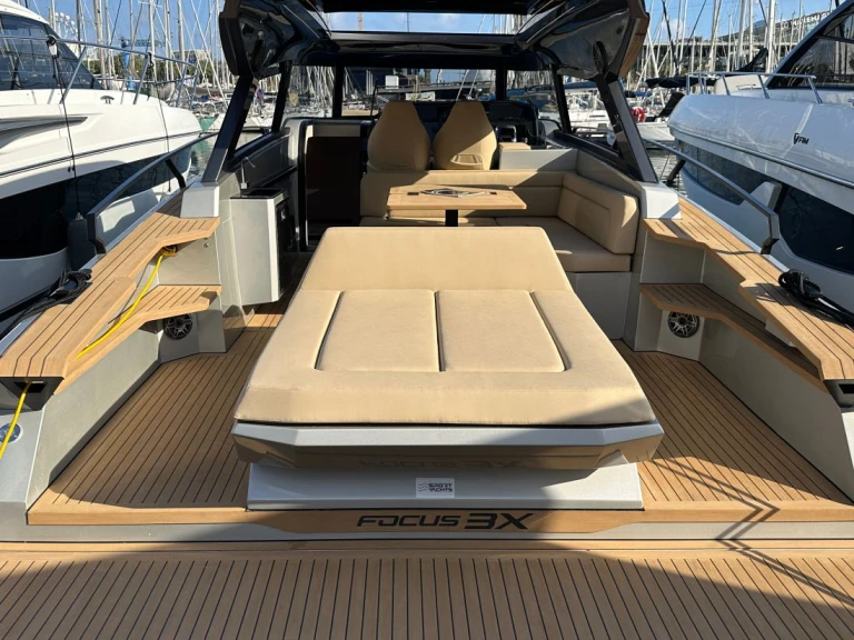 Yacht di lusso a noleggio a Ibiza Town al miglior prezzo